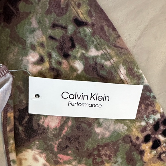 Multicolor Camouflage Print Sports Bra - Picture 6 of 8